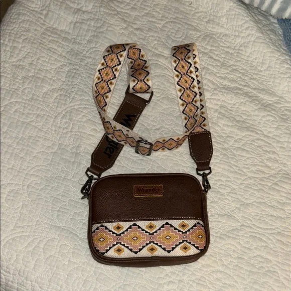 Wrangler Brown Bag with Geometric Strap - Picture 1 of 5